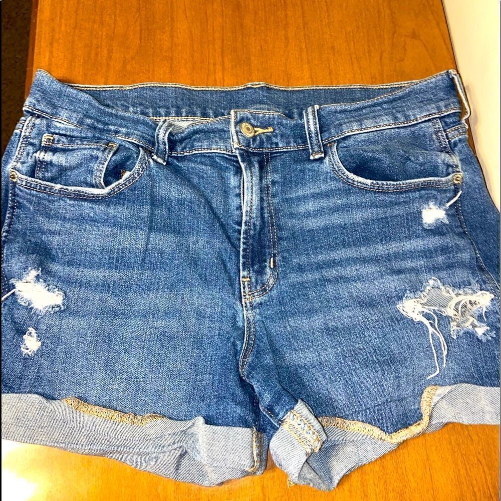 Distressed jean shorts 